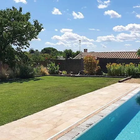 Дом отдыха Lavande- Family With Pool Near Pezenas